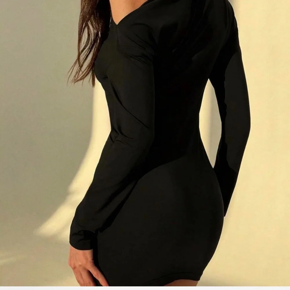 Black Dress - Picture 3 of 4